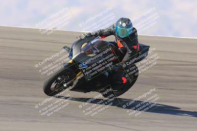 media/Nov-06-2023-Moto Forza (Mon) [[ce023d0744]]/4-Beginner Group/Session 2 (Bowl Tight Speed)/